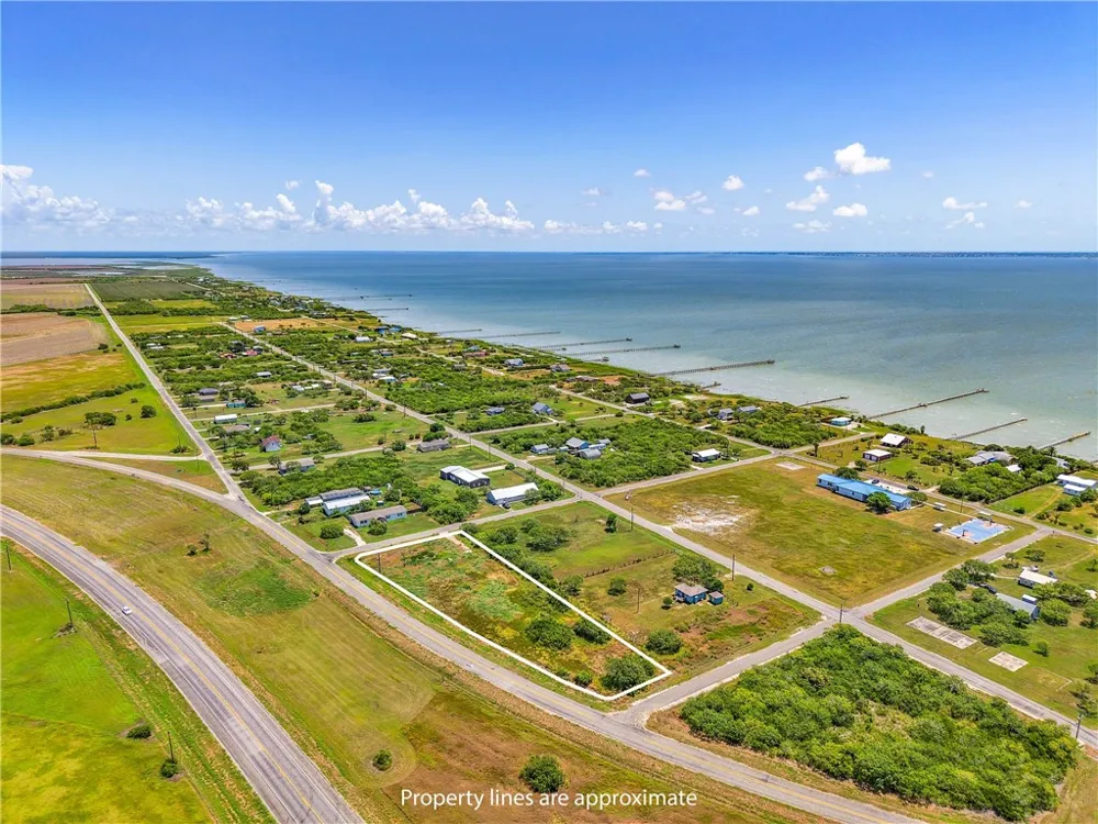 303 Plummer Avenue Bayside, TX 78340