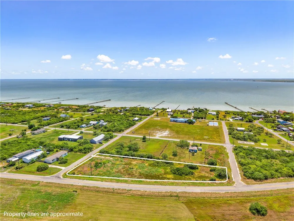 303 Plummer Avenue Bayside, TX 78340