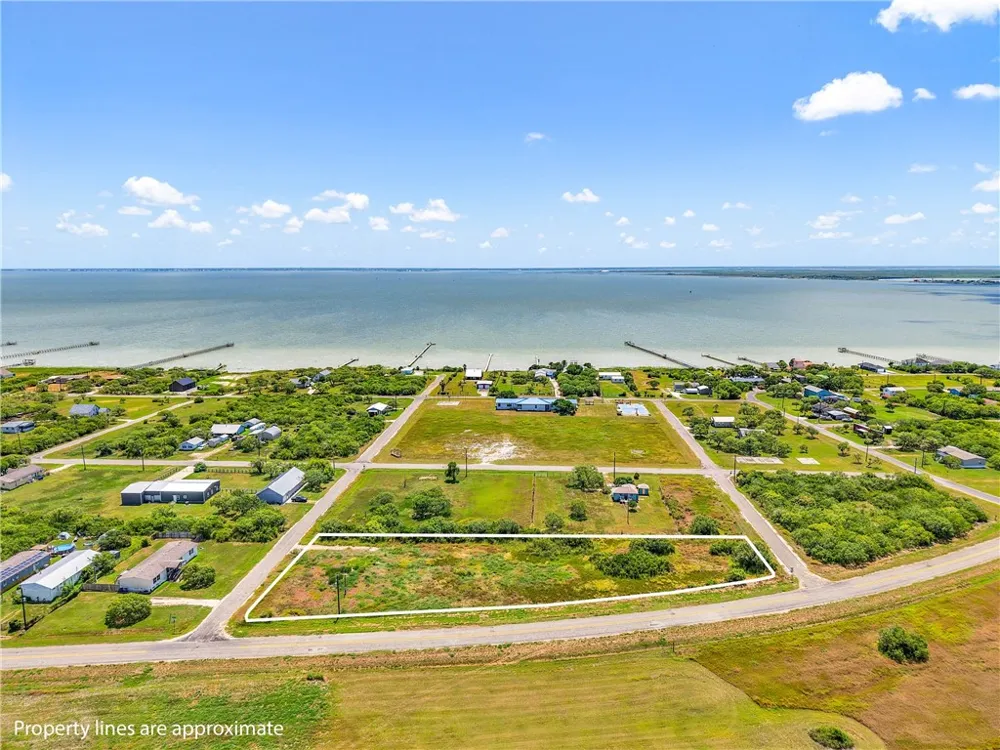 303 Plummer Avenue Bayside, TX 78340
