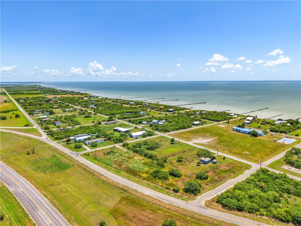 303 Plummer Avenue Bayside, TX 78340