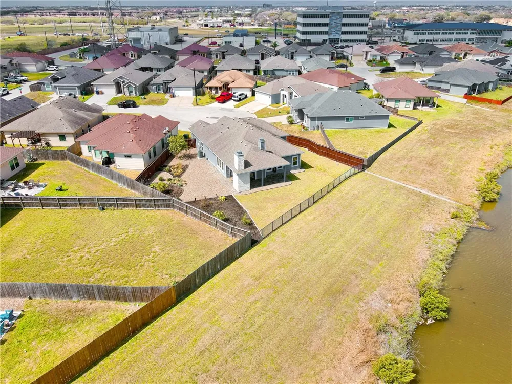 2810 Lake Tranquility Circle Corpus Christi, TX 78414