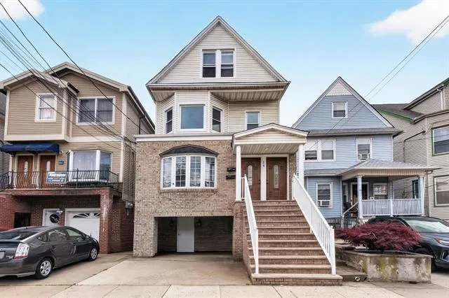 14 WEST 30TH ST Bayonne, NJ 07002