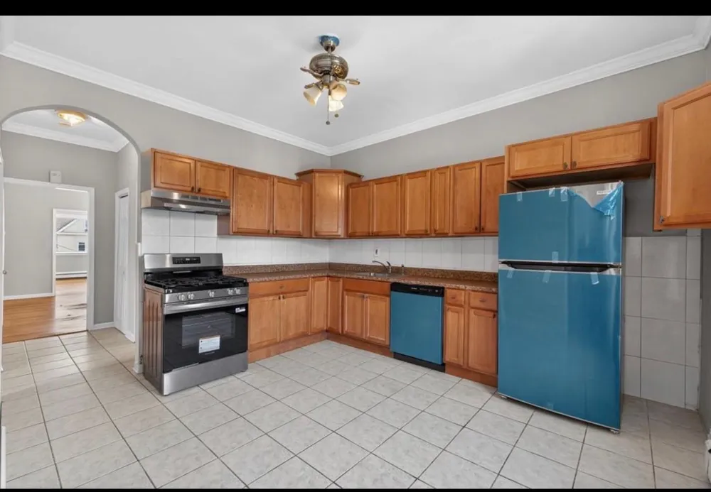 14 WEST 30TH ST Bayonne, NJ 07002