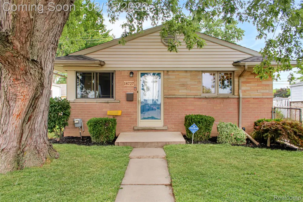 18727 Marquette Street Roseville City, MI 48066