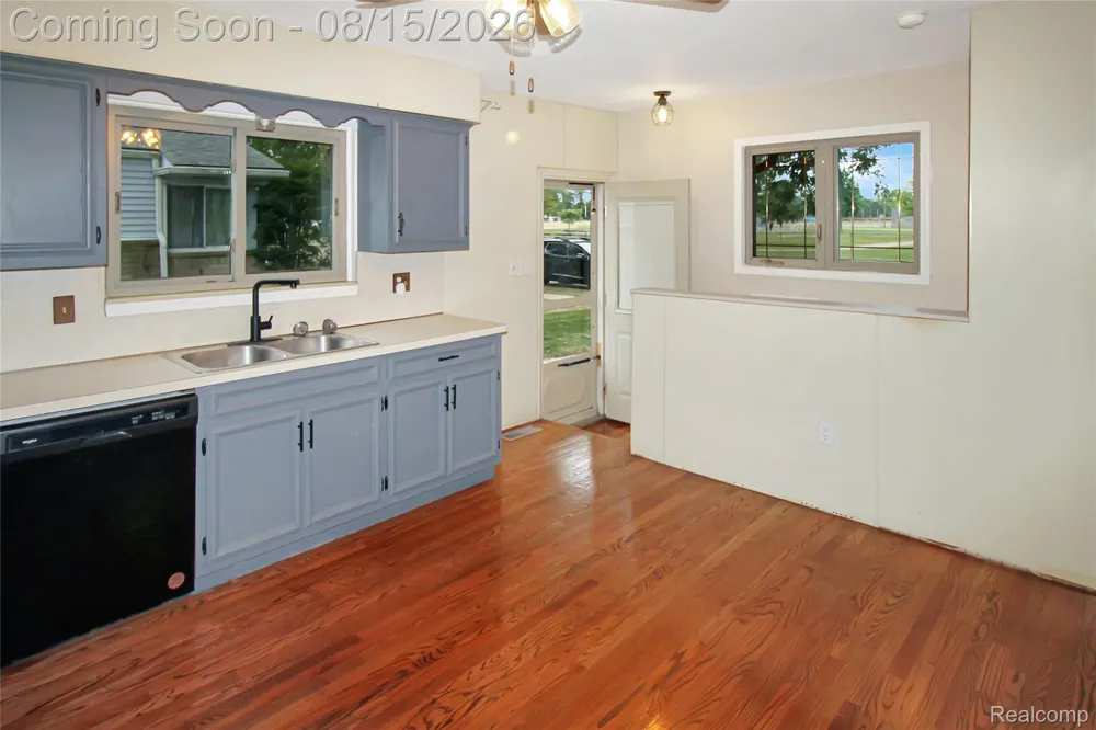 18727 Marquette Street Roseville City, MI 48066