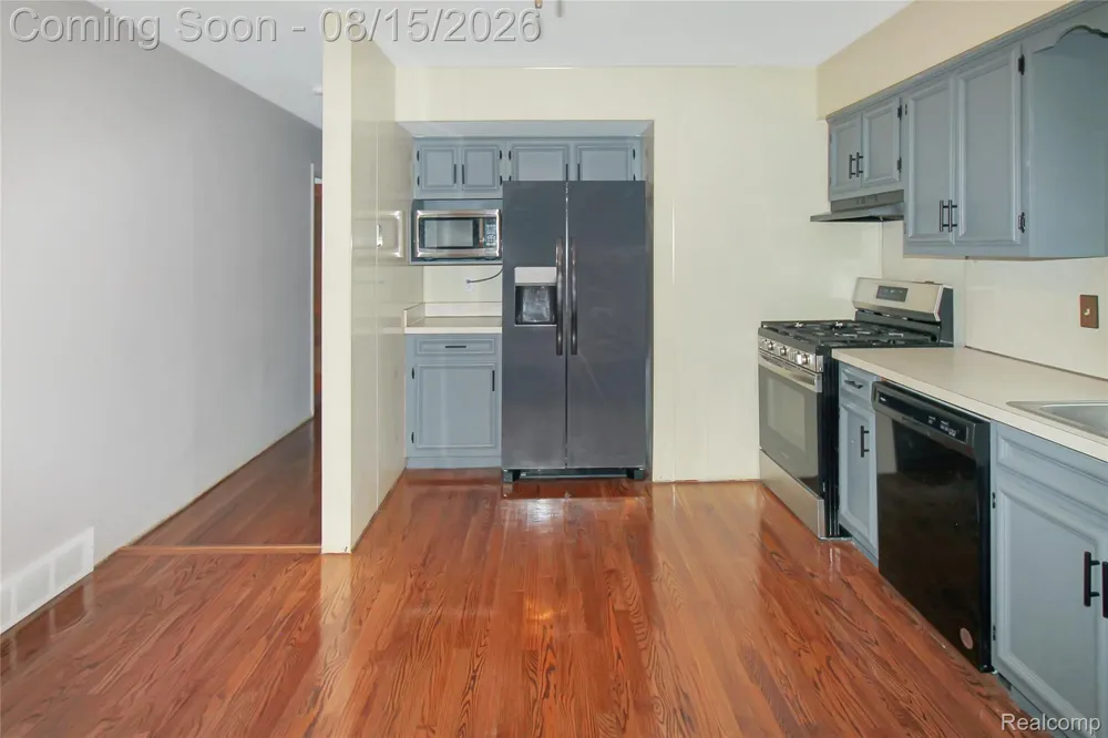 18727 Marquette Street Roseville City, MI 48066
