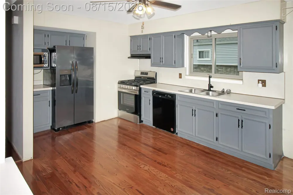 18727 Marquette Street Roseville City, MI 48066