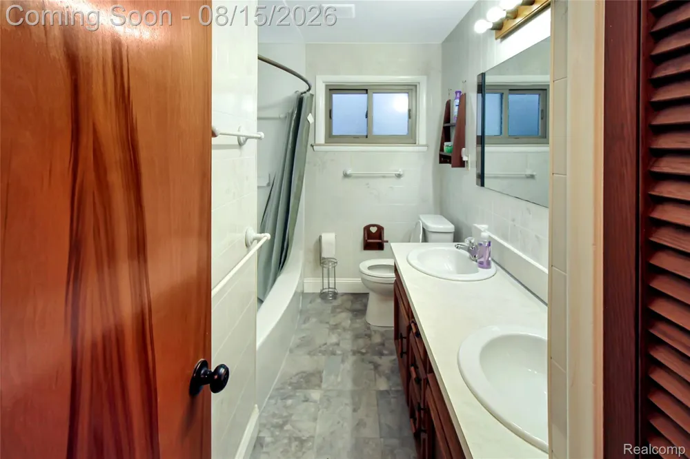 18727 Marquette Street Roseville City, MI 48066