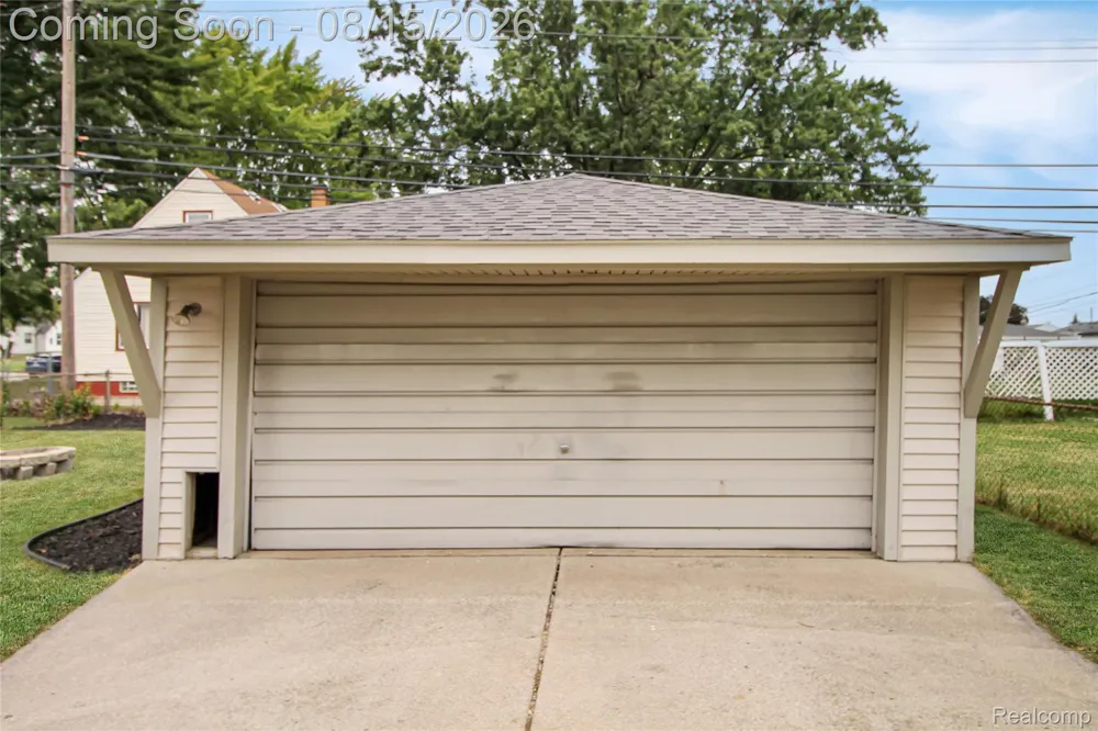 18727 Marquette Street Roseville City, MI 48066