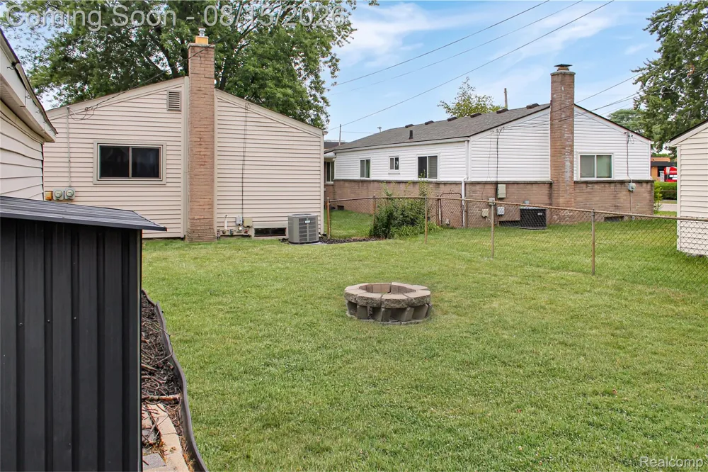18727 Marquette Street Roseville City, MI 48066