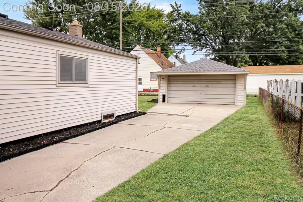 18727 Marquette Street Roseville City, MI 48066