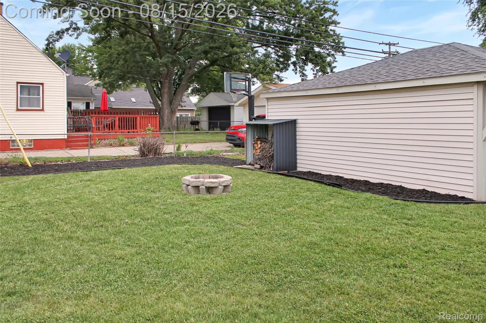 18727 Marquette Street Roseville City, MI 48066