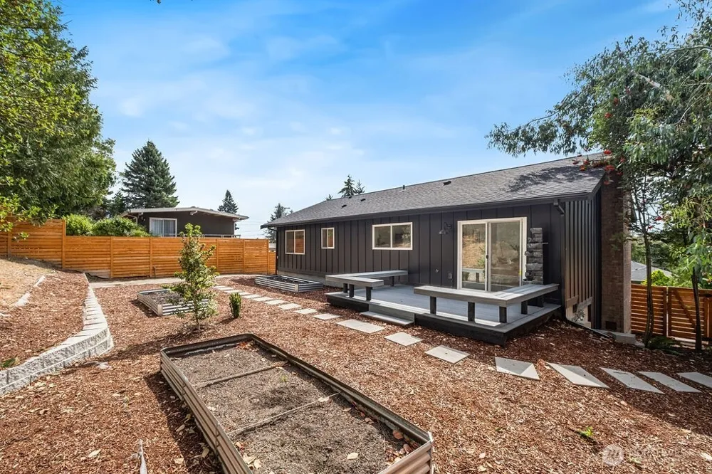 21246 15th Avenue S Des Moines, WA 98198