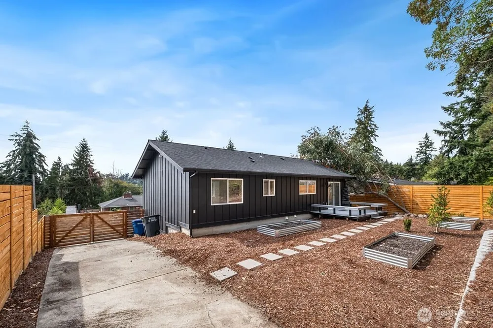 21246 15th Avenue S Des Moines, WA 98198