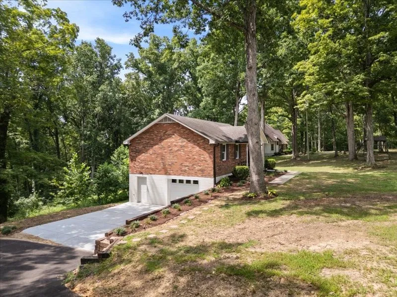 5913 Huffman Rd Goodlettsville, TN 37072