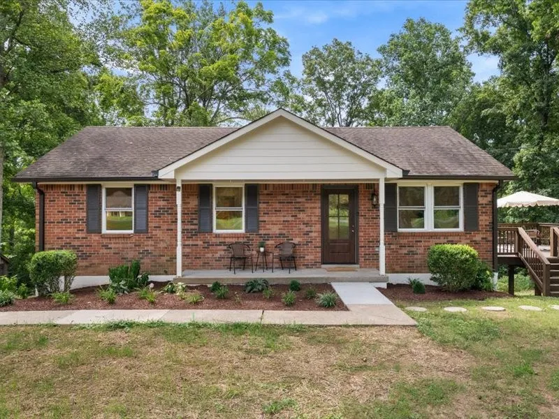 5913 Huffman Rd Goodlettsville, TN 37072