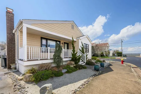 228 N 34th Ave