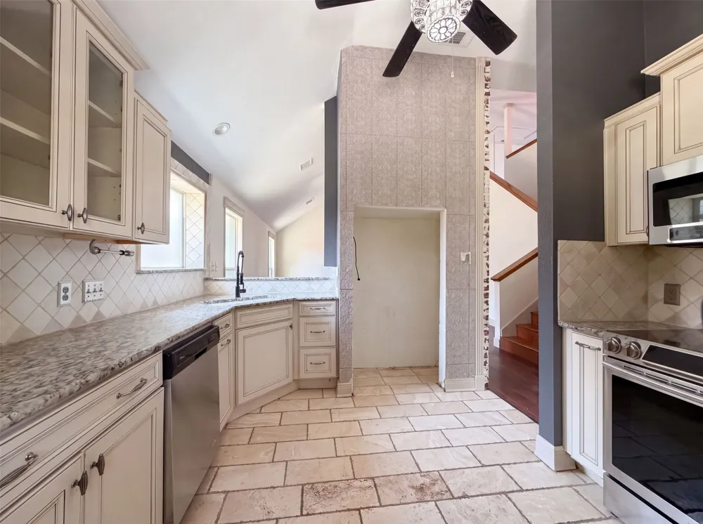 6315 Meadow Glen Drive Arlington, TX 76018