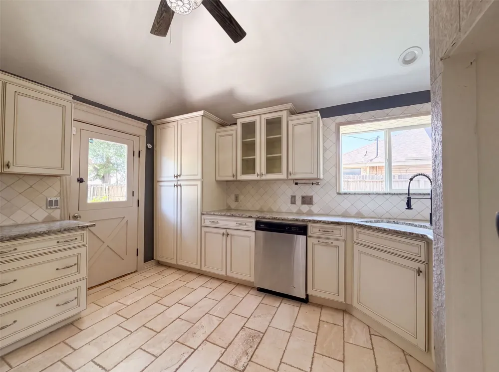 6315 Meadow Glen Drive Arlington, TX 76018