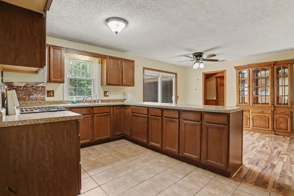 47059 Cr-215 Lawrence, MI 49064