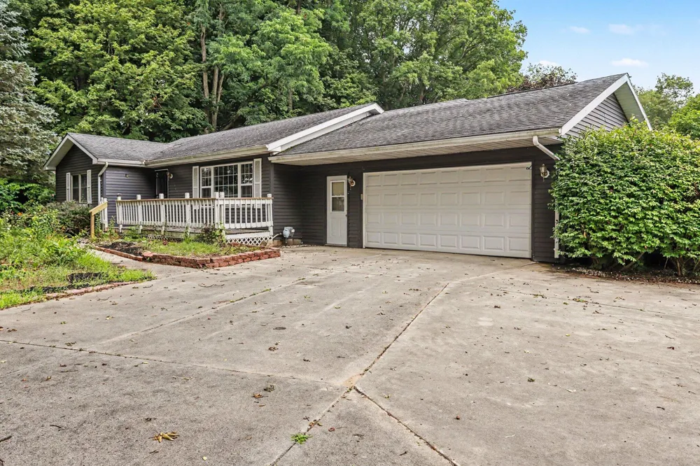 47059 Cr-215 Lawrence, MI 49064