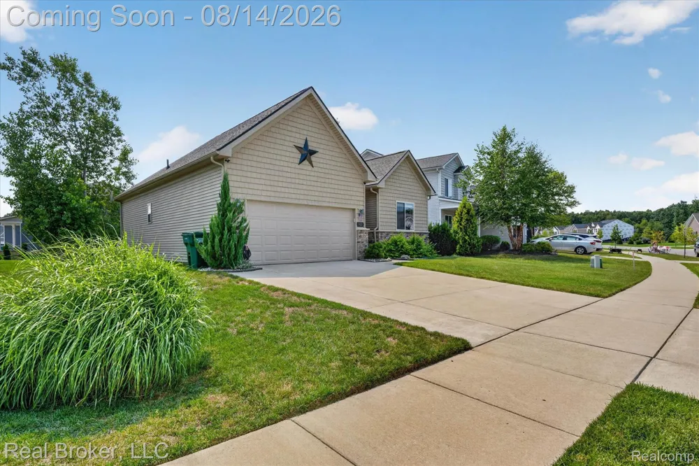 322 Hidden River E Holly Township, MI 48442