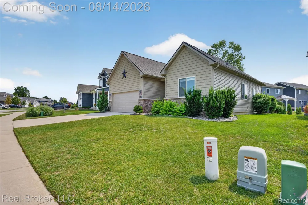 322 Hidden River E Holly Township, MI 48442