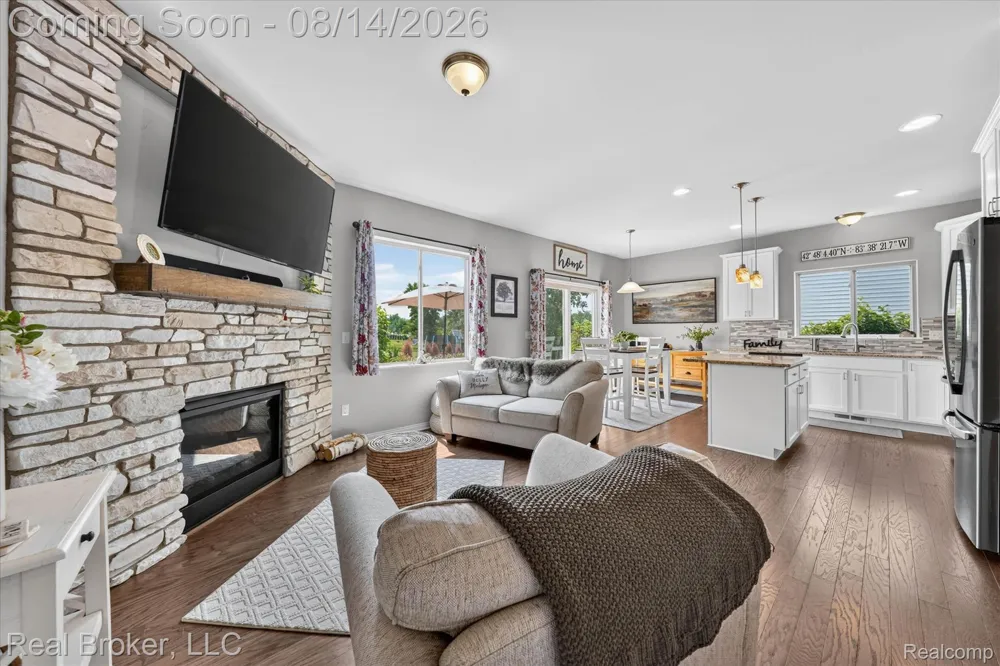 322 Hidden River E Holly Township, MI 48442