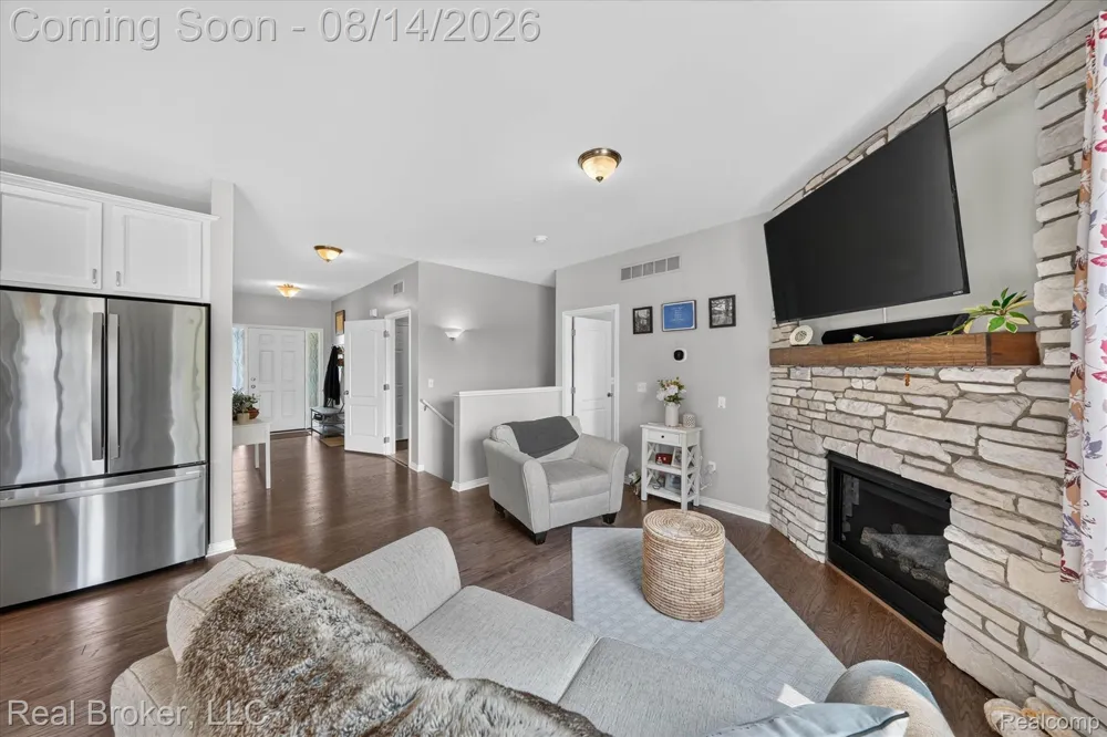 322 Hidden River E Holly Township, MI 48442