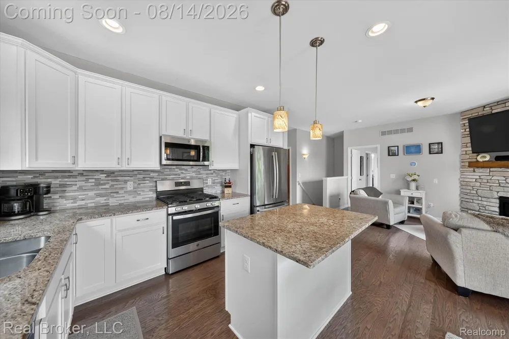 322 Hidden River E Holly Township, MI 48442