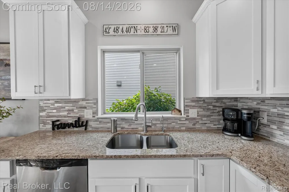 322 Hidden River E Holly Township, MI 48442