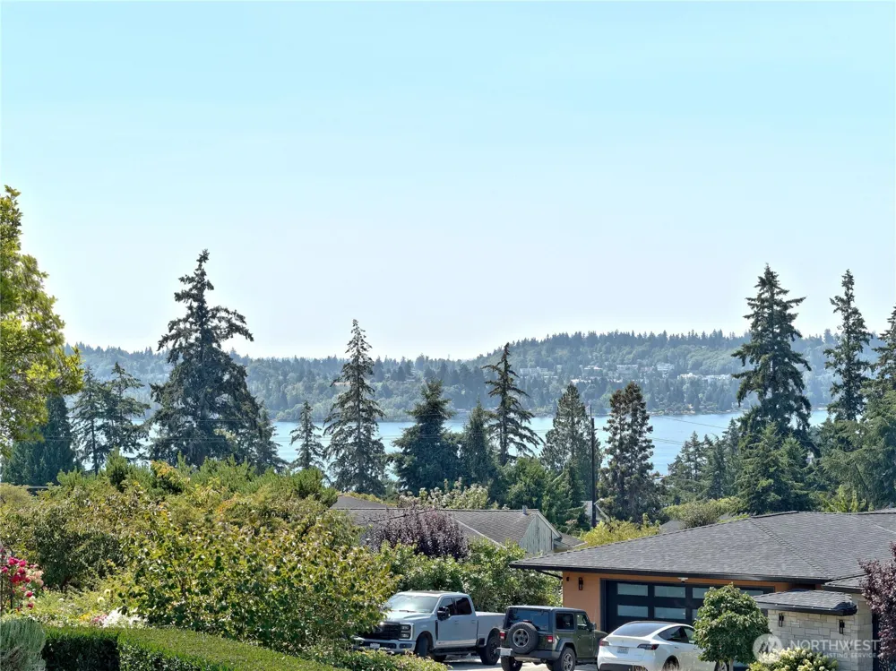 1012 Evergreen Drive Bellevue, WA 98004