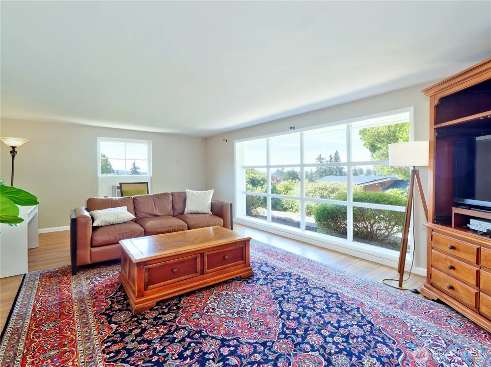 1012 Evergreen Drive Bellevue, WA 98004