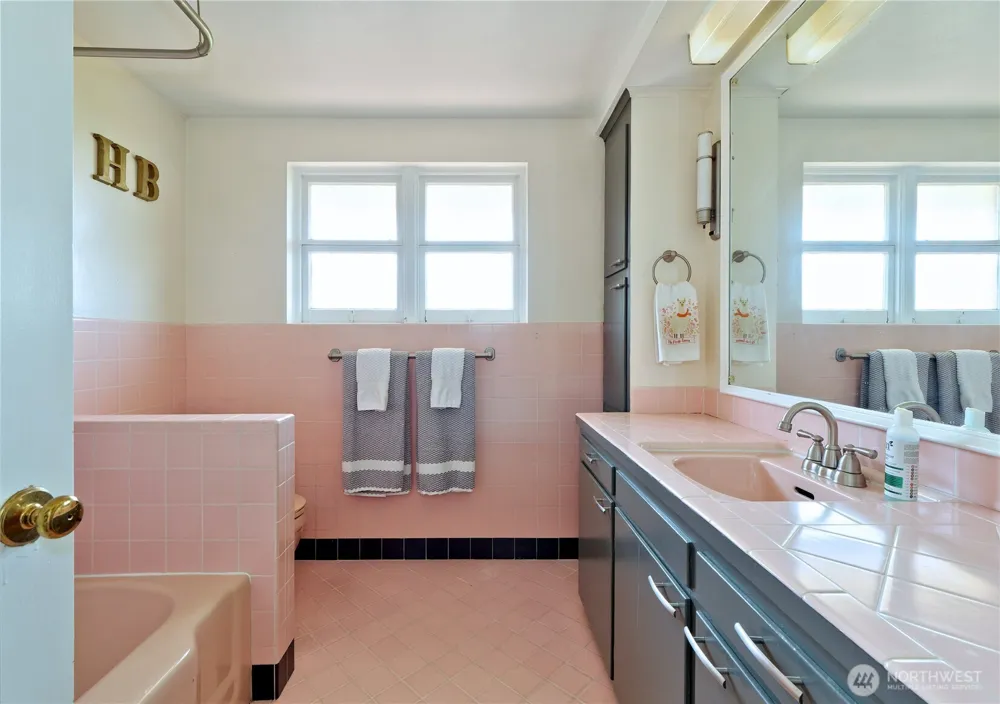 1012 Evergreen Drive Bellevue, WA 98004