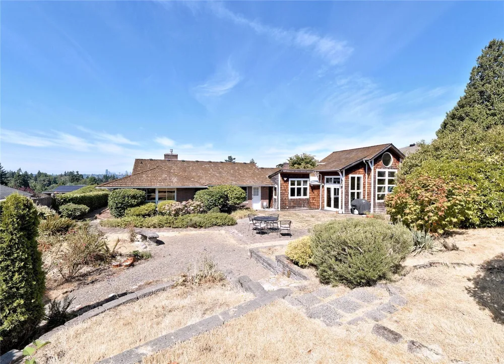1012 Evergreen Drive Bellevue, WA 98004