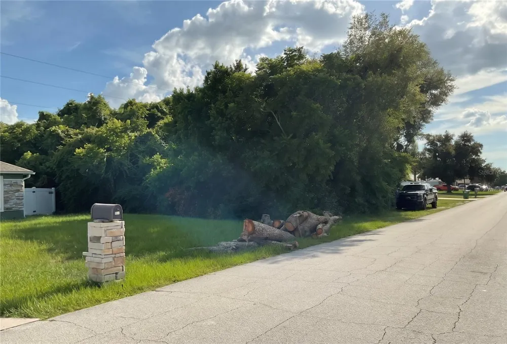 883 TRUMBULL STREET Deltona, FL 32725