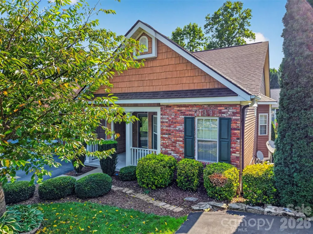 25 Old Pasture Way Laurel Park, NC 28739