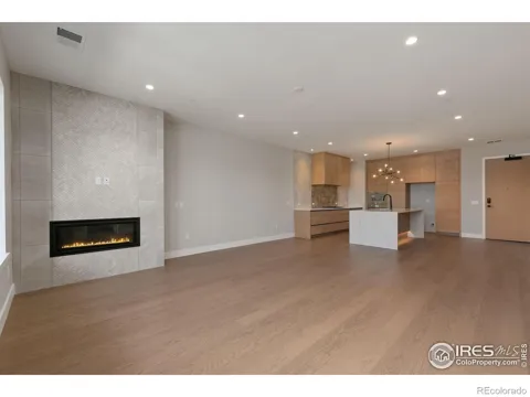 205 E 6th Street #302