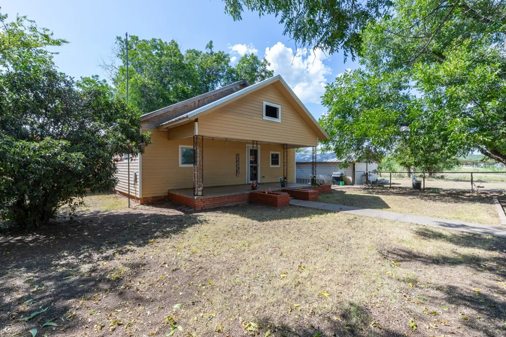 832 Peyton Street Baird, TX 79504
