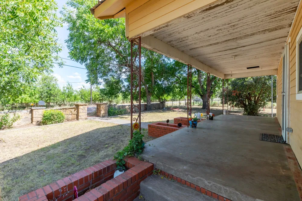 832 Peyton Street Baird, TX 79504