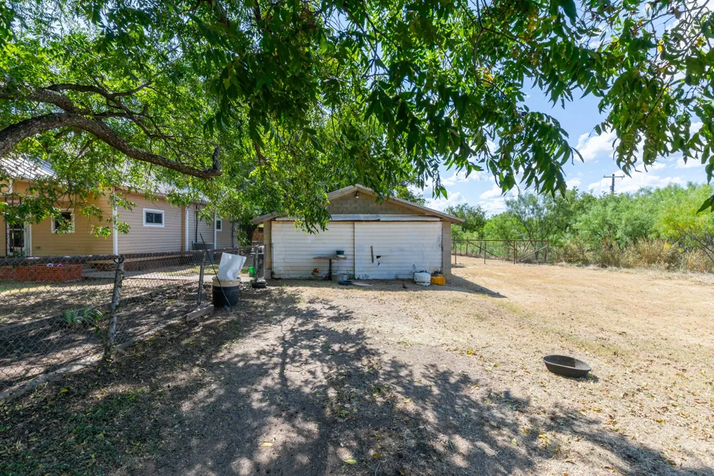 832 Peyton Street Baird, TX 79504
