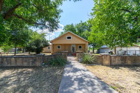 832 Peyton Street