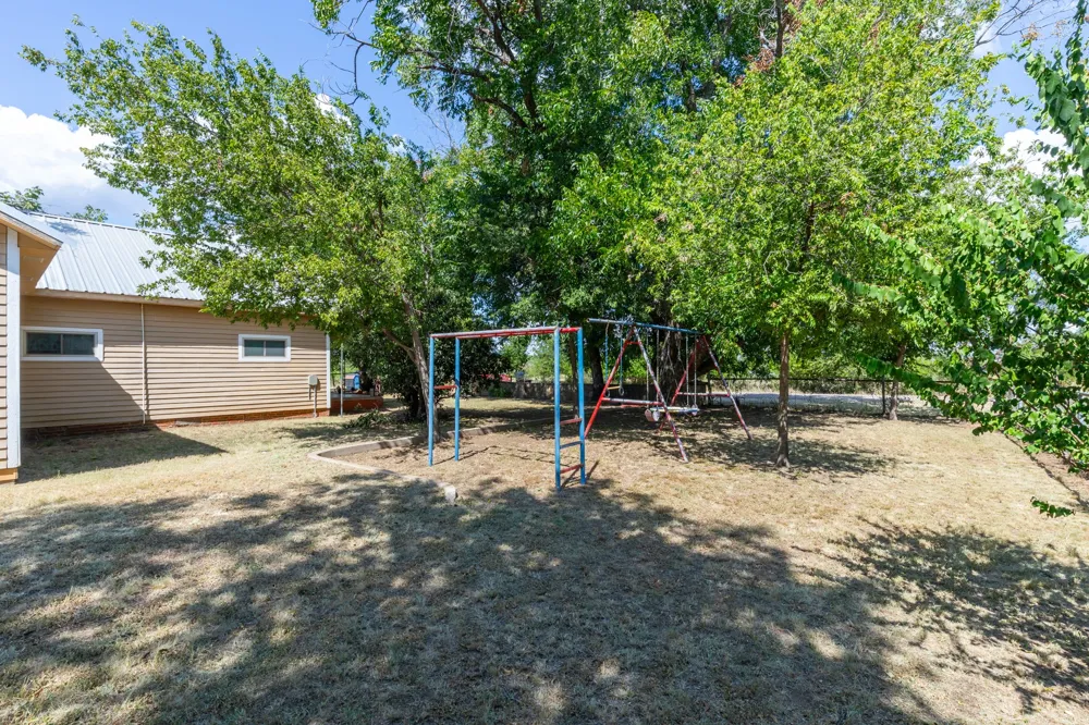832 Peyton Street Baird, TX 79504