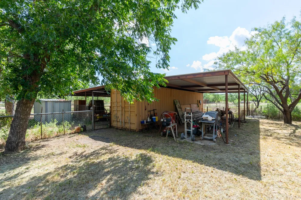 832 Peyton Street Baird, TX 79504