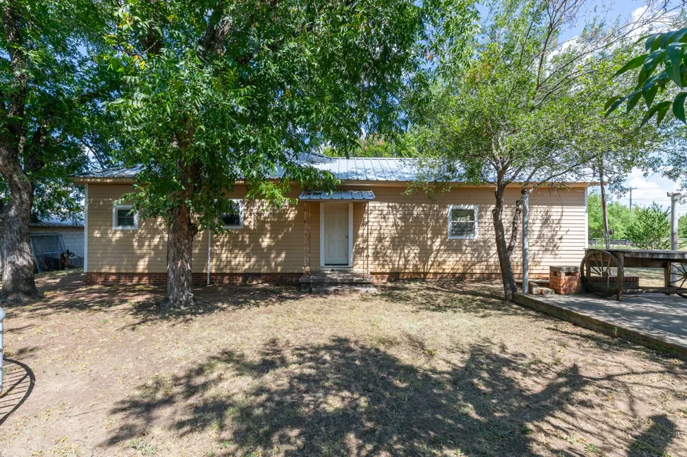 832 Peyton Street Baird, TX 79504