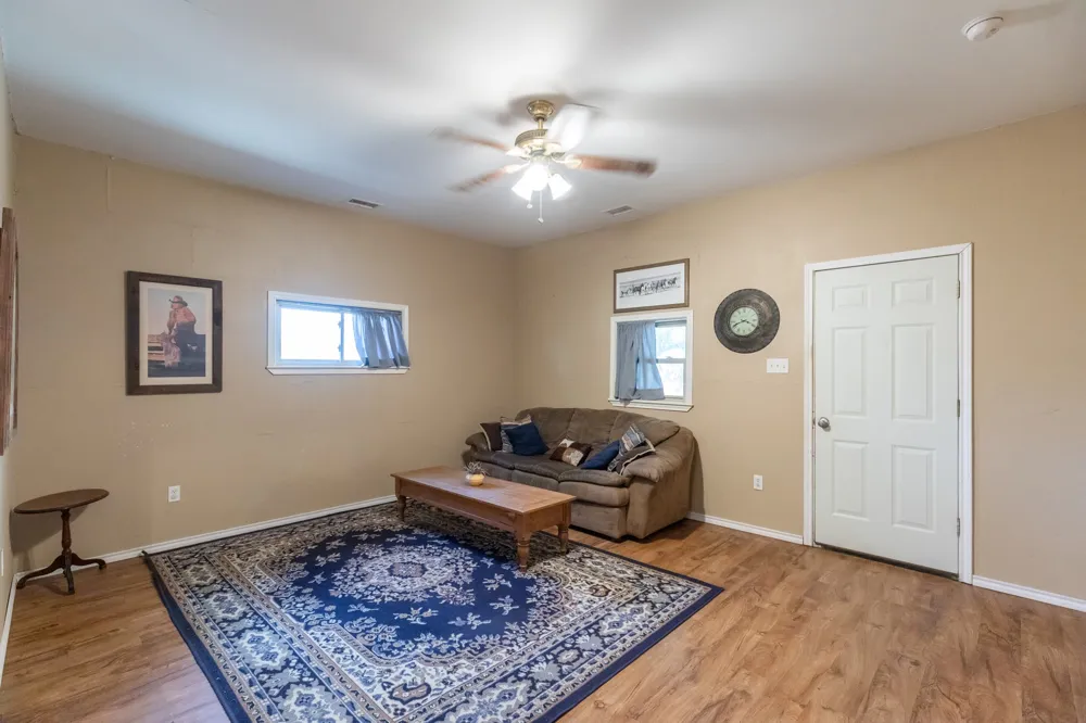 832 Peyton Street Baird, TX 79504