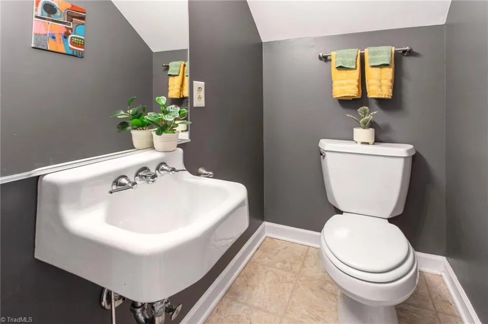 609 Central Avenue Burlington, NC 27215
