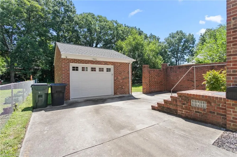 609 Central Avenue Burlington, NC 27215