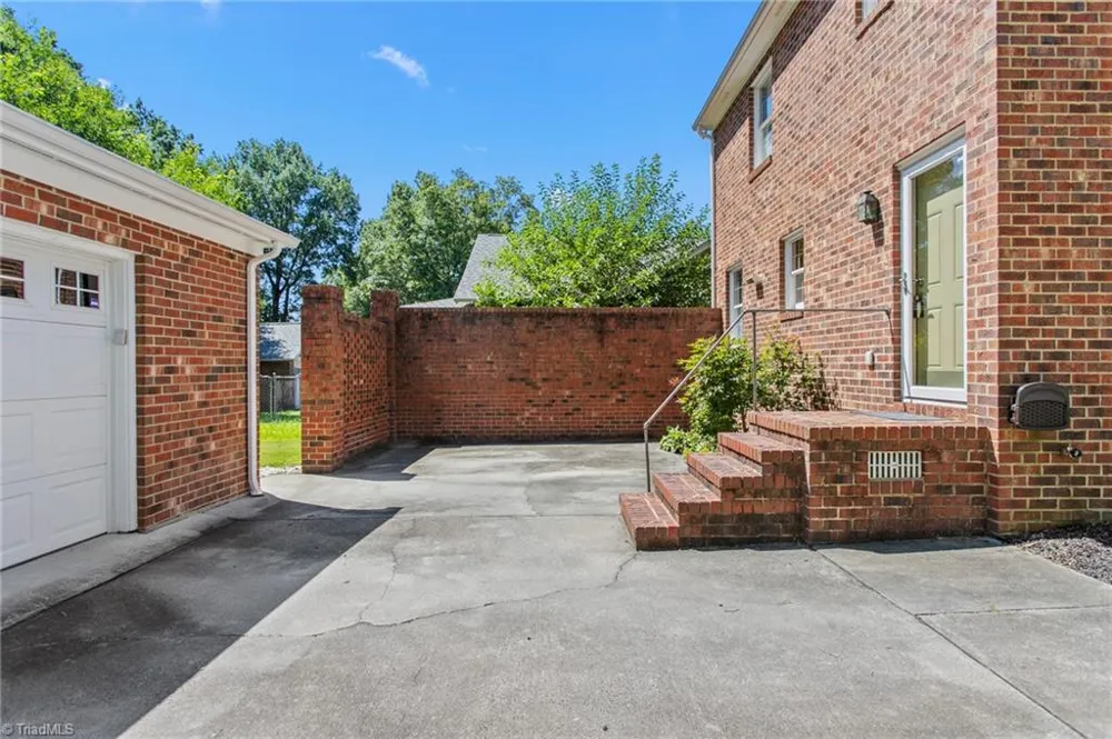 609 Central Avenue Burlington, NC 27215