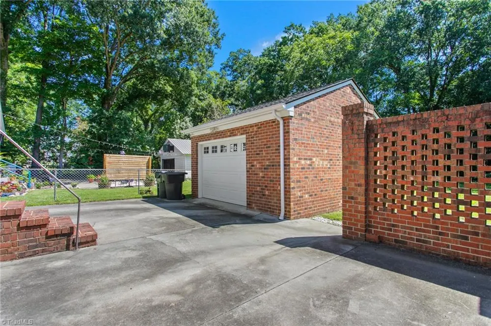 609 Central Avenue Burlington, NC 27215